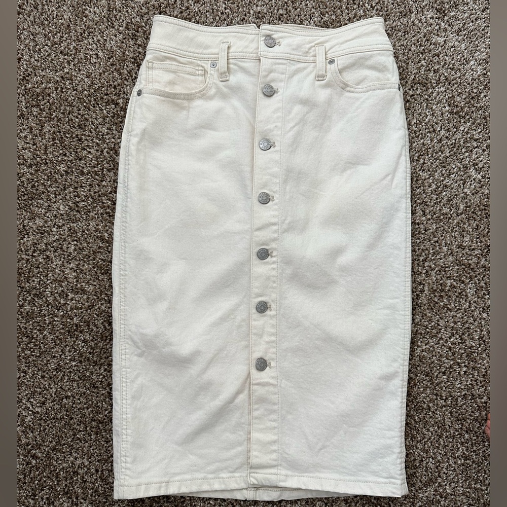 Madewell cream denim skirt size 25.
